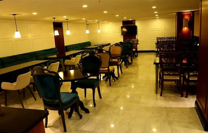 特拉布宗约斯假日酒店 酒店