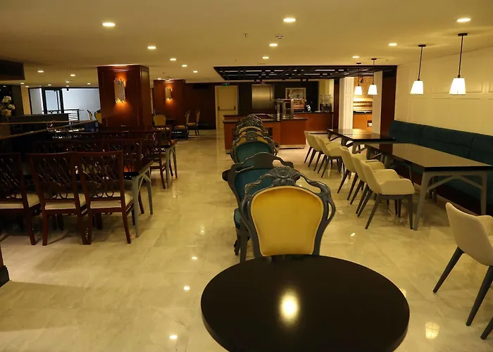 特拉布宗约斯假日酒店 4*