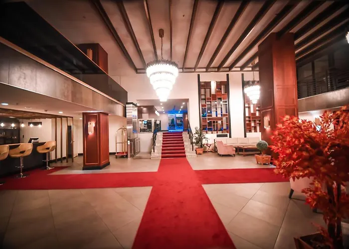 特拉布宗约斯假日酒店 4*